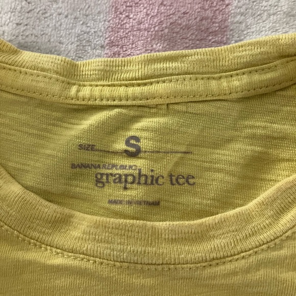 Yellow Banana Republic shirt. - Picture 4 of 5